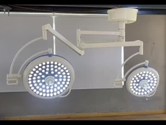 Lumière chirurgicale LED à haute intensité avec luminosité réglable et réduction d'ombre