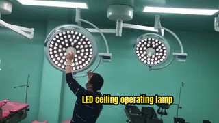 Lampe opératoire à LED au plafond