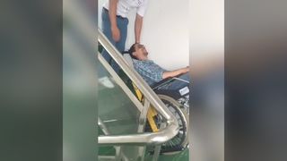 Fauteuil roulant électrique motorisé pour monter les escaliers BR-SC003 pour personnes handicapées